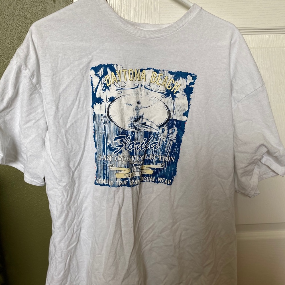 A white Daytona beach tee